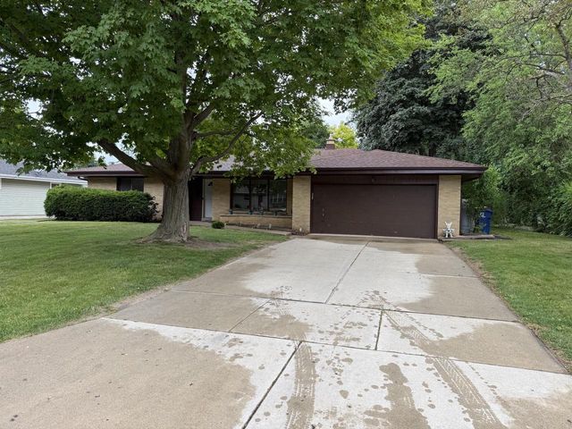 8414 S Verdev DRIVE, Oak Creek, WI 53154