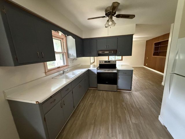 8414 S Verdev DRIVE, Oak Creek, WI 53154
