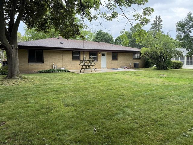 8414 S Verdev DRIVE, Oak Creek, WI 53154