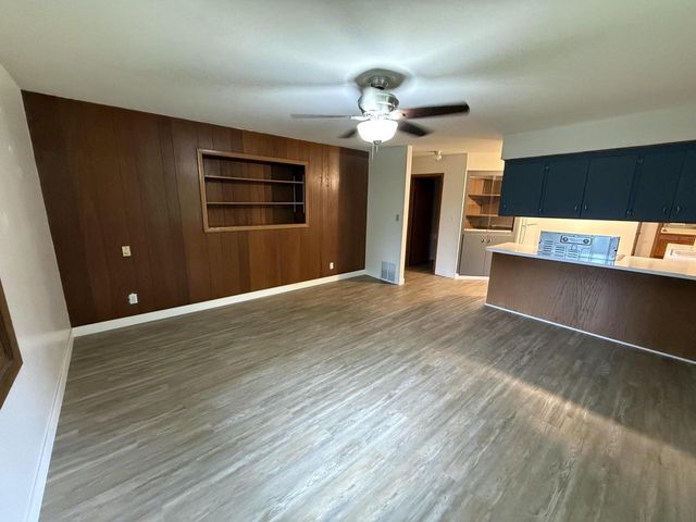 8414 S Verdev DRIVE, Oak Creek, WI 53154