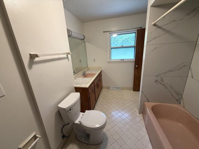 8414 S Verdev DRIVE, Oak Creek, WI 53154