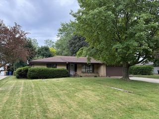 8414 S Verdev DRIVE, Oak Creek, WI 53154