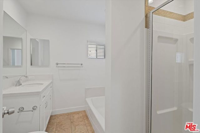 6711 W 87th Place, Los Angeles, CA 90045