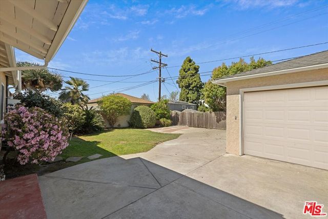 6711 W 87th Place, Los Angeles, CA 90045