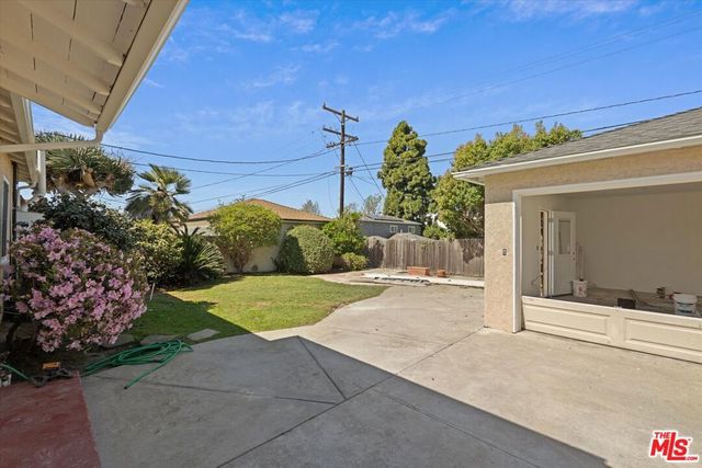 6711 W 87th Place, Los Angeles, CA 90045