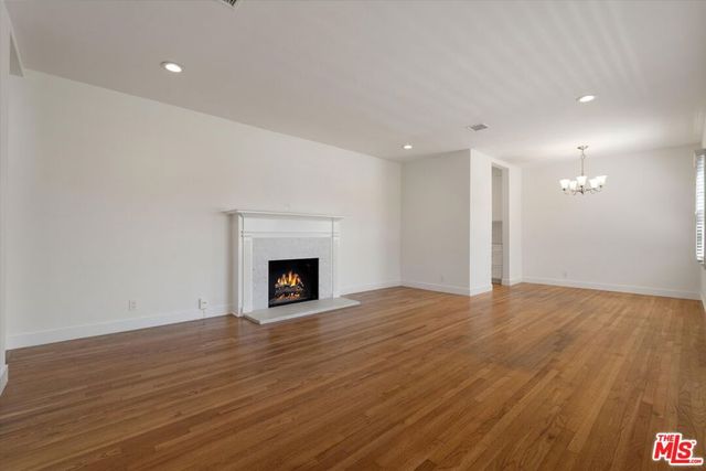 6711 W 87th Place, Los Angeles, CA 90045