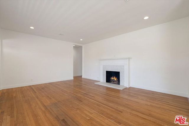 6711 W 87th Place, Los Angeles, CA 90045