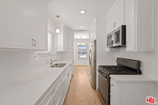 6711 W 87th Place, Los Angeles, CA 90045