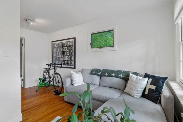 332 Leroi Rd, Point Breeze, PA 15208