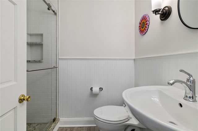 332 Leroi Rd, Point Breeze, PA 15208