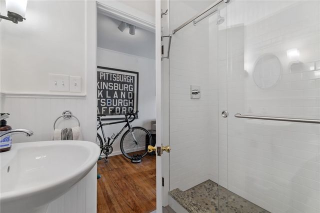 332 Leroi Rd, Point Breeze, PA 15208