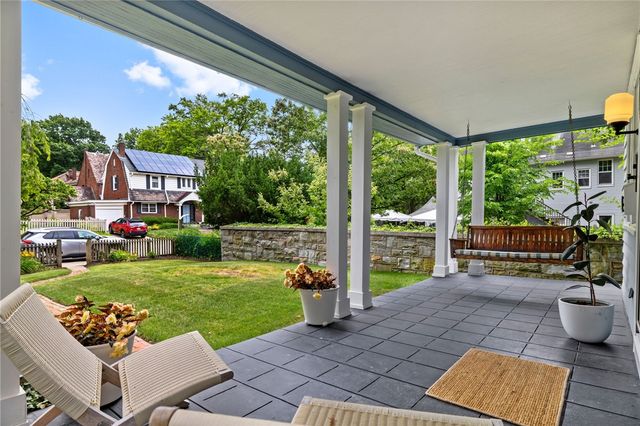 332 Leroi Rd, Point Breeze, PA 15208