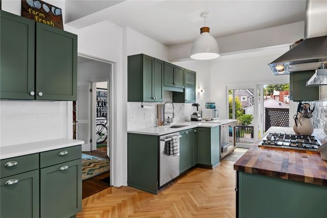 332 Leroi Rd, Point Breeze, PA 15208