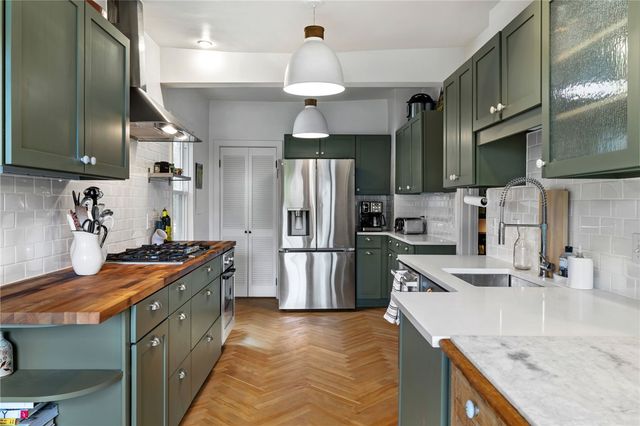 332 Leroi Rd, Point Breeze, PA 15208
