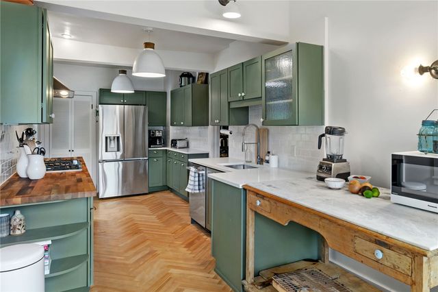 332 Leroi Rd, Point Breeze, PA 15208