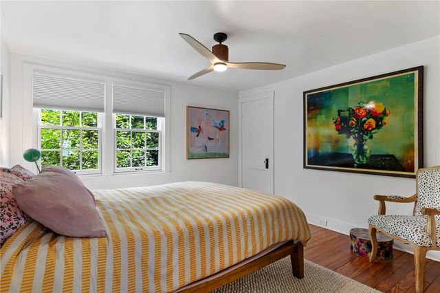 332 Leroi Rd, Point Breeze, PA 15208