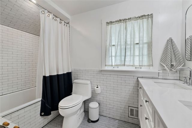 332 Leroi Rd, Point Breeze, PA 15208
