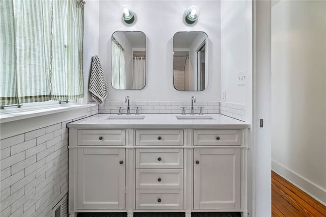 332 Leroi Rd, Point Breeze, PA 15208