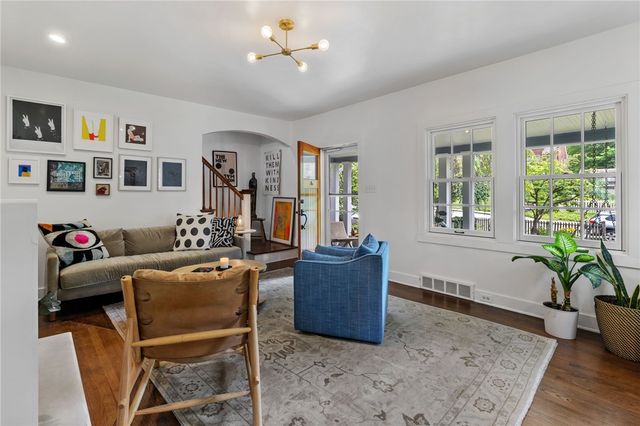 332 Leroi Rd, Point Breeze, PA 15208