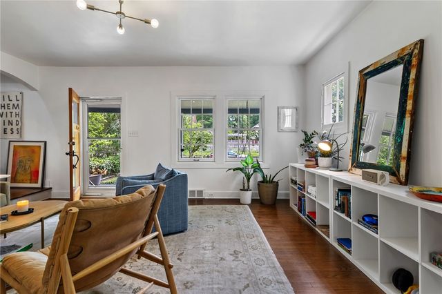 332 Leroi Rd, Point Breeze, PA 15208