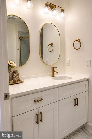 21 ROWAND WAY E, Clementon, NJ 08021