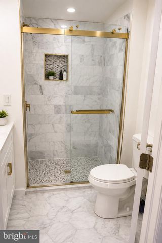 21 ROWAND WAY E, Clementon, NJ 08021