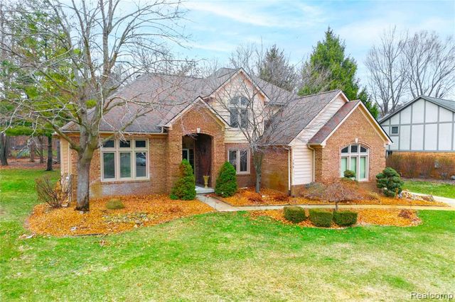 135 Great Pines Drive, Oxford, MI 48371