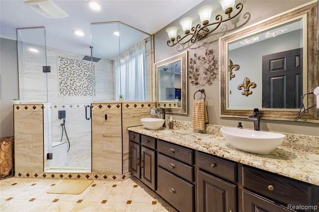 135 Great Pines Drive, Oxford, MI 48371