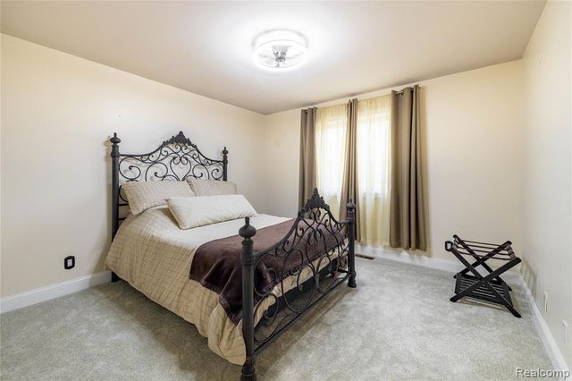 135 Great Pines Drive, Oxford, MI 48371