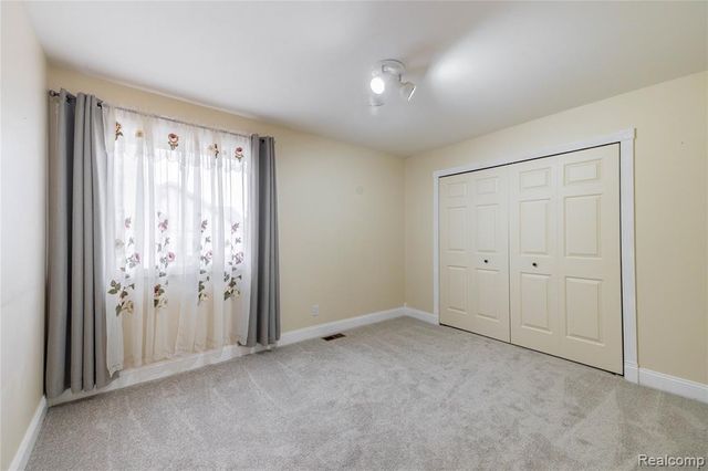 135 Great Pines Drive, Oxford, MI 48371