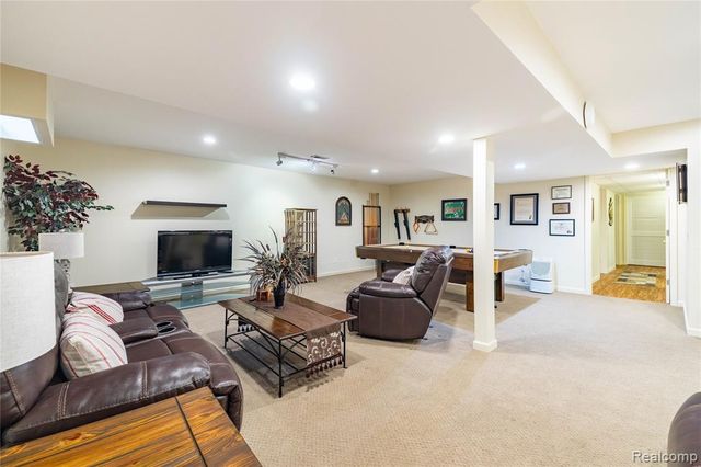 135 Great Pines Drive, Oxford, MI 48371