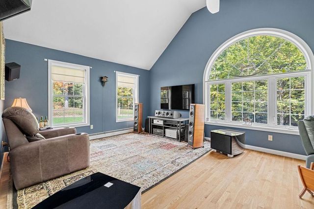 39 Stone Farm Road, Barrington, NH 03825