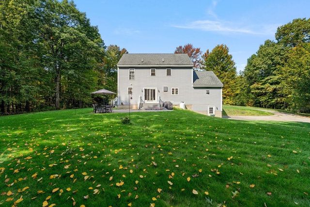 39 Stone Farm Road, Barrington, NH 03825