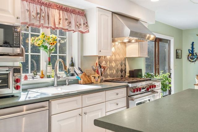 39 Stone Farm Road, Barrington, NH 03825