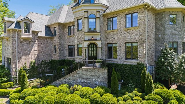 1060 Natchez Valley Ln, Franklin, TN 37064