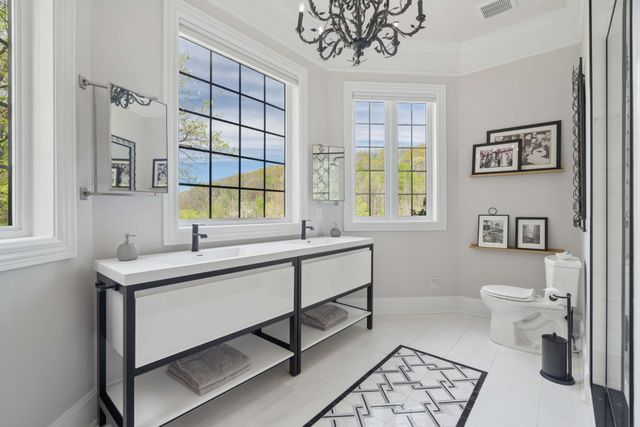 1060 Natchez Valley Ln, Franklin, TN 37064