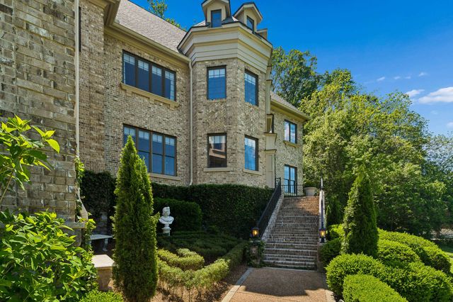 1060 Natchez Valley Ln, Franklin, TN 37064