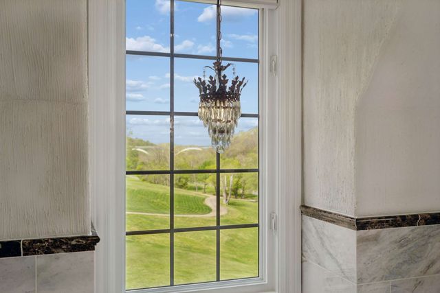 1060 Natchez Valley Ln, Franklin, TN 37064