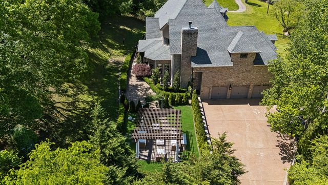 1060 Natchez Valley Ln, Franklin, TN 37064