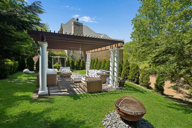 1060 Natchez Valley Ln, Franklin, TN 37064