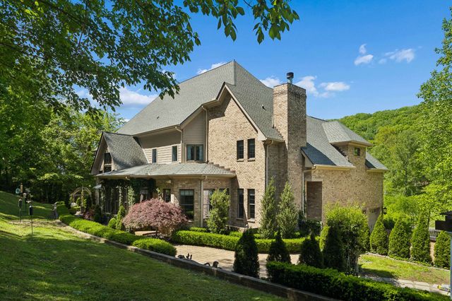 1060 Natchez Valley Ln, Franklin, TN 37064