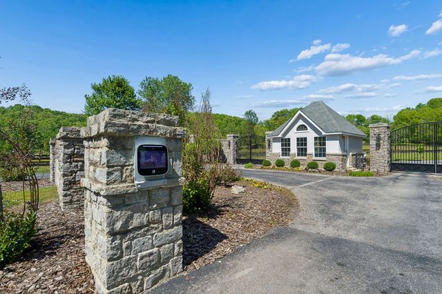 1060 Natchez Valley Ln, Franklin, TN 37064