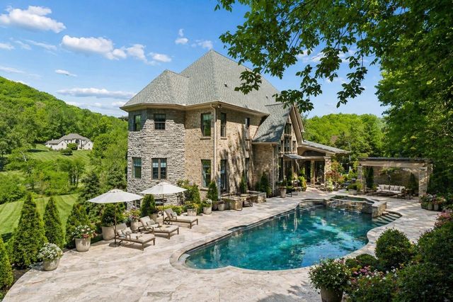 1060 Natchez Valley Ln, Franklin, TN 37064