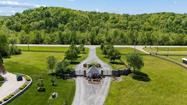 1060 Natchez Valley Ln, Franklin, TN 37064