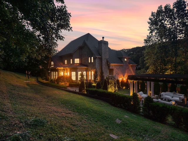 1060 Natchez Valley Ln, Franklin, TN 37064