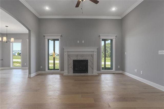 11460 N Auburndale Circle, Kansas City, MO 64157