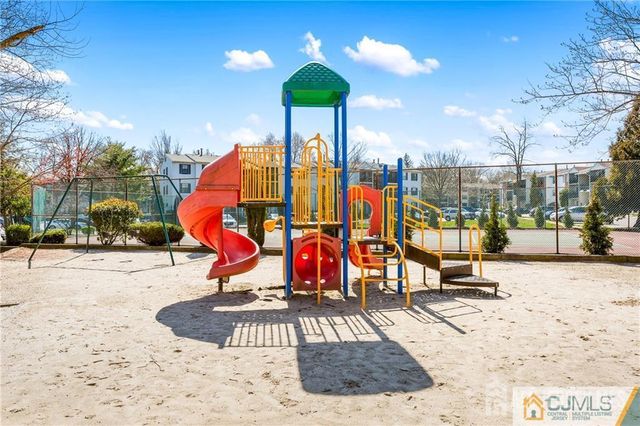 400 Lancaster Court, Piscataway, NJ 08854
