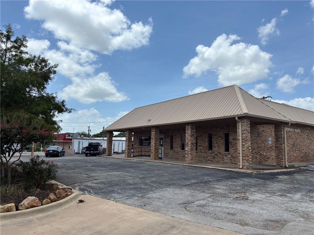 1803 Greenfield, Bryan, TX 77802 — exterior