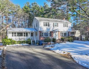 40 Maureen Drive, Tewksbury, MA 01876