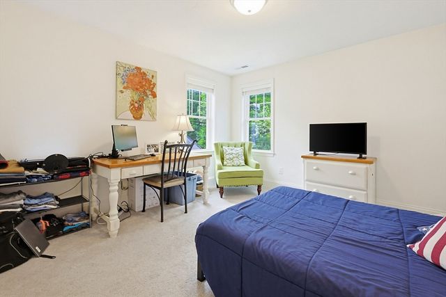 27 Cleary Cir 27, Norfolk, MA 02056